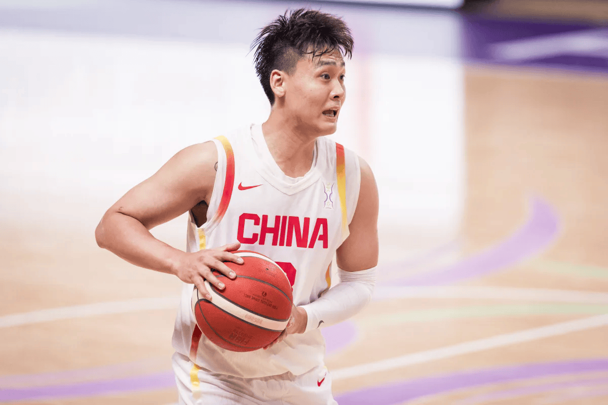 隊長承擔責(zé)任！趙魯（Zhao Rui）站起來很多次